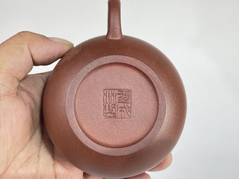 名家款紫砂壶一把 - 图4
