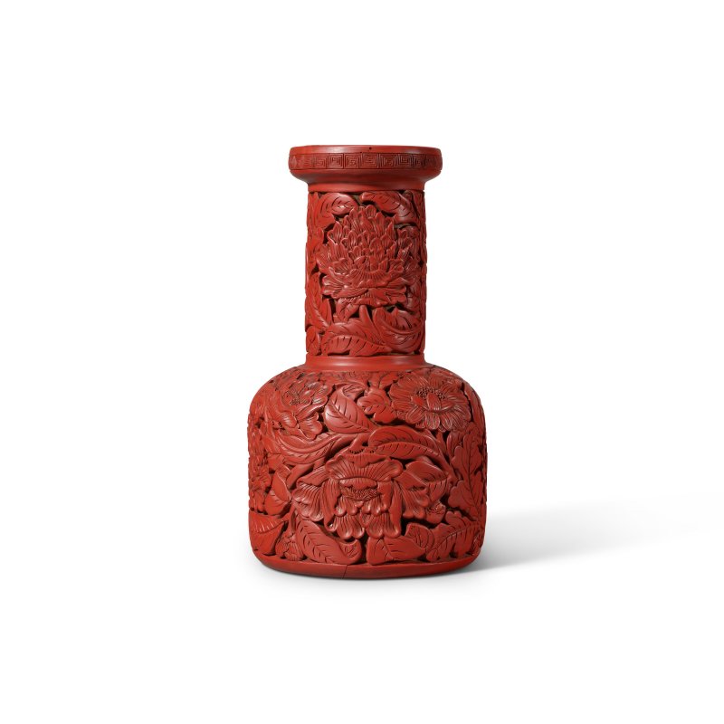 明永樂 剔紅纏枝花卉紋紙槌瓶 「大明永樂年製」針刻款  YONGLE INCISED SIX-CHARACTER MARK AND OF THE PERIOD (1403-1425) - 图2
