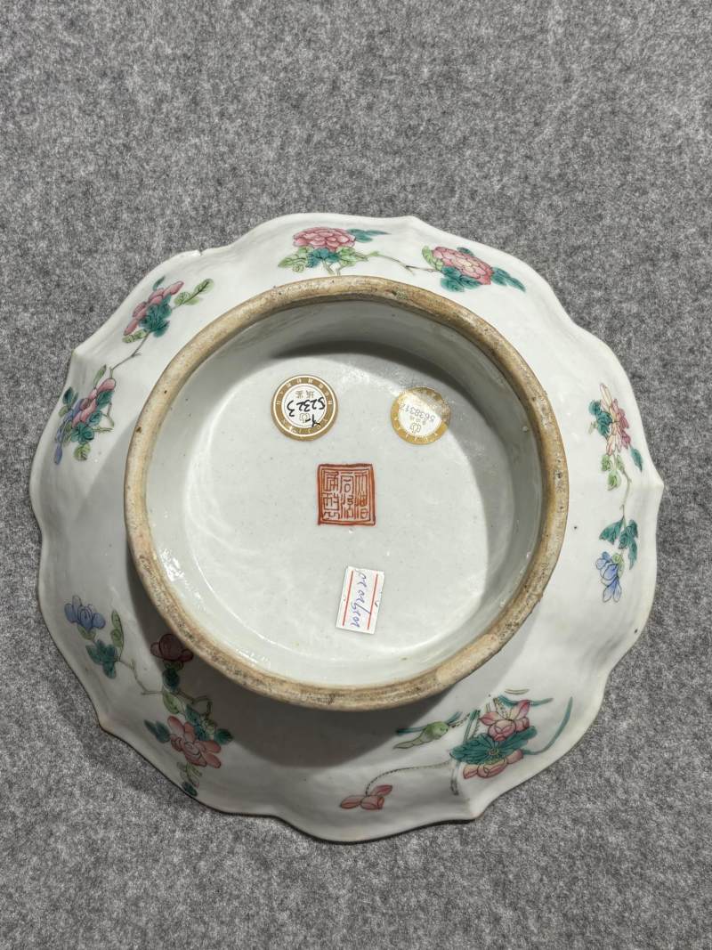    清同治 粉彩唐明皇游夜宫高足盘 - 图12