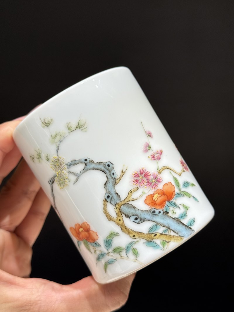 清 粉彩花卉纹笔筒 - 图3