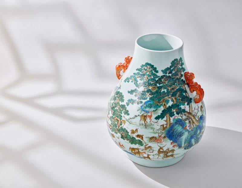 清乾隆 洋彩百鹿雙耳尊 六字篆書款  QIANLONG SIX-CHARACTER SEAL MARK IN UNDERGLAZE BLUE AND OF THE PERIOD (1736-1795) - 图9