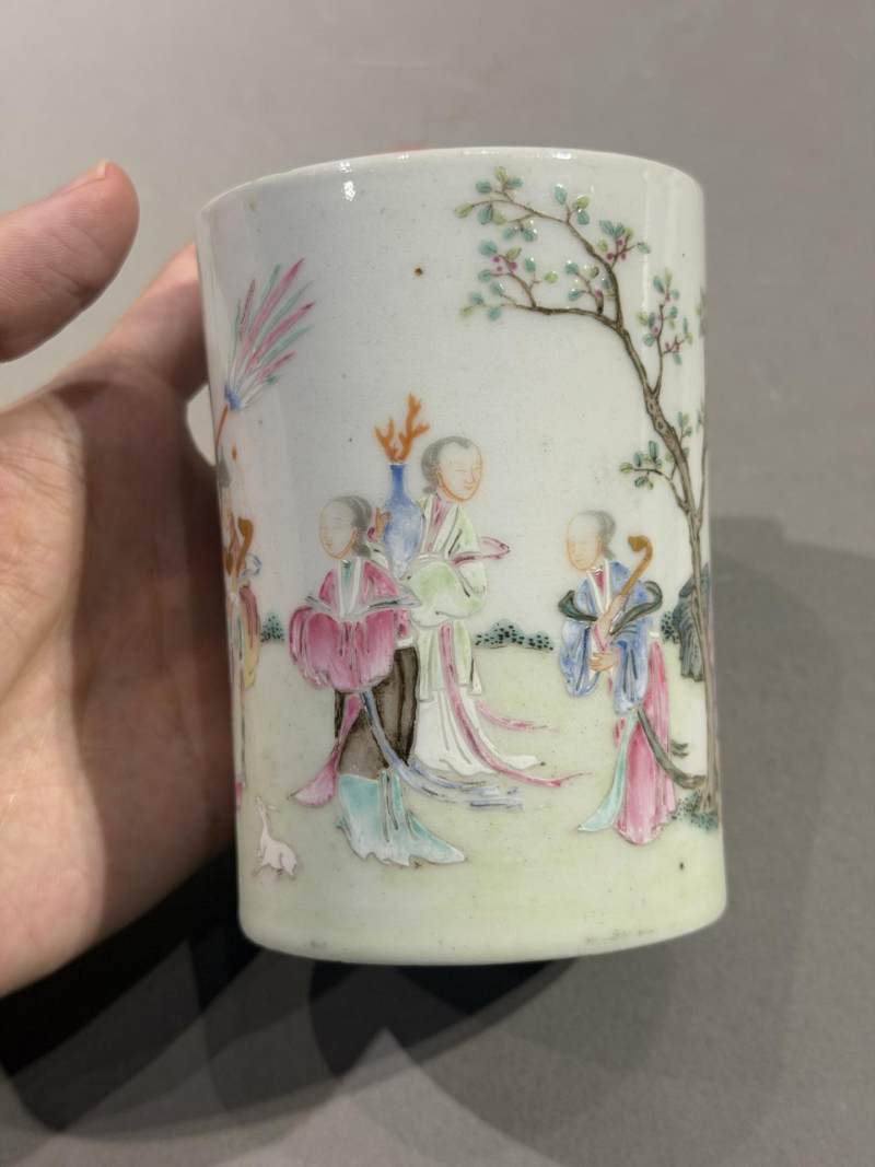    清乾隆 粉彩唐明皇游夜宫笔筒 - 图4