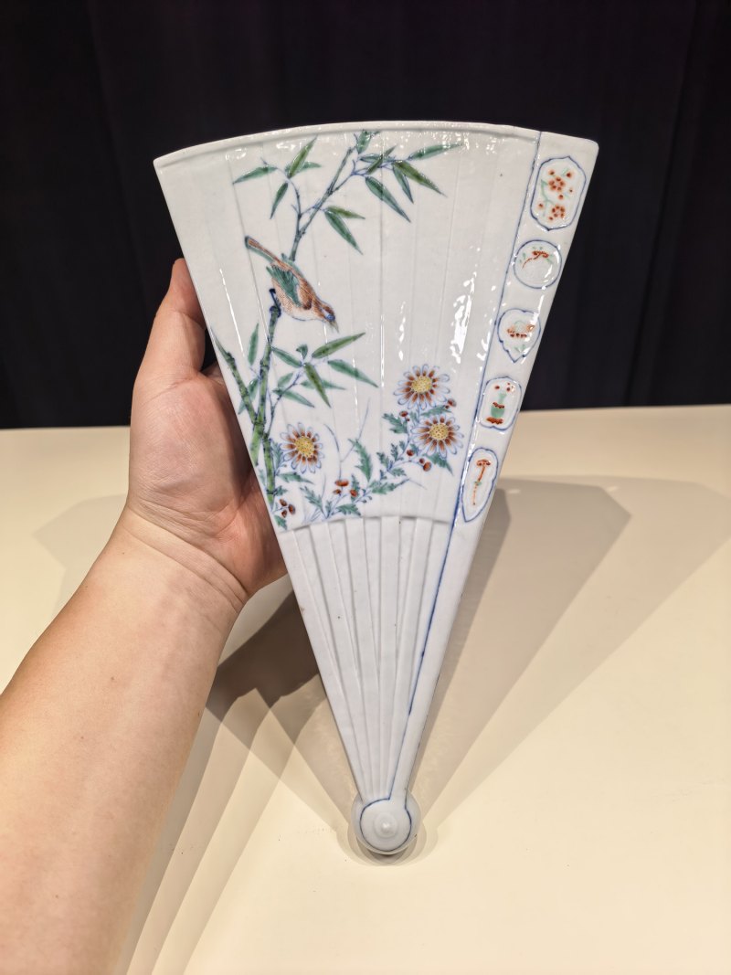 清雍正 斗彩竹雀松鼠葡萄图扇形壁瓶 - 图3