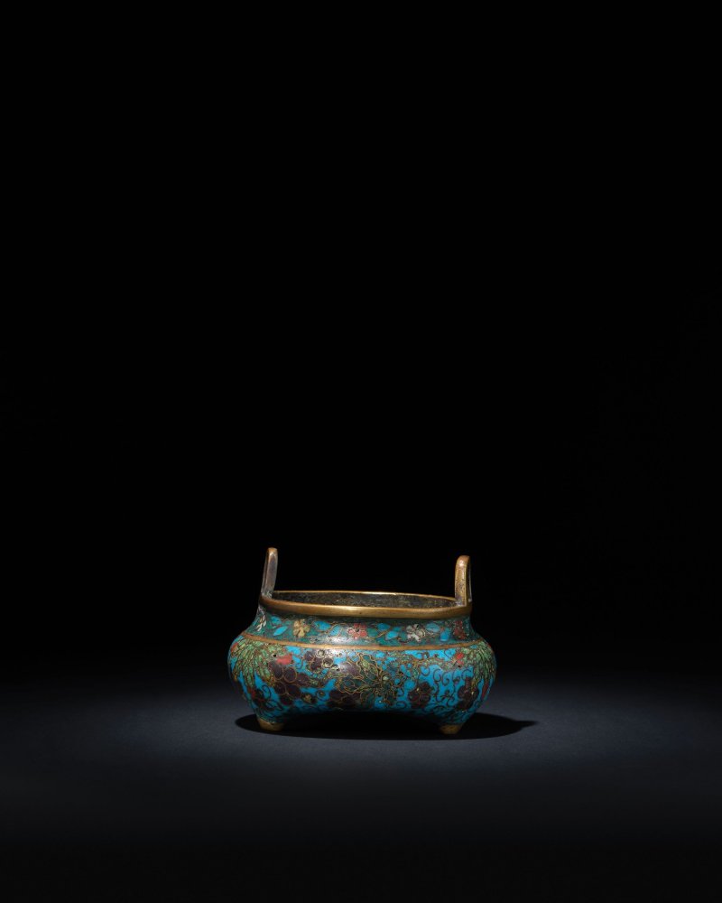十四至十五世紀　掐絲琺瑯葡萄紋橋耳三足爐 | A CLOISONNÉ ENAMEL 'GRAPEVINE' TRIPOD INCENSE BURNER - 图6