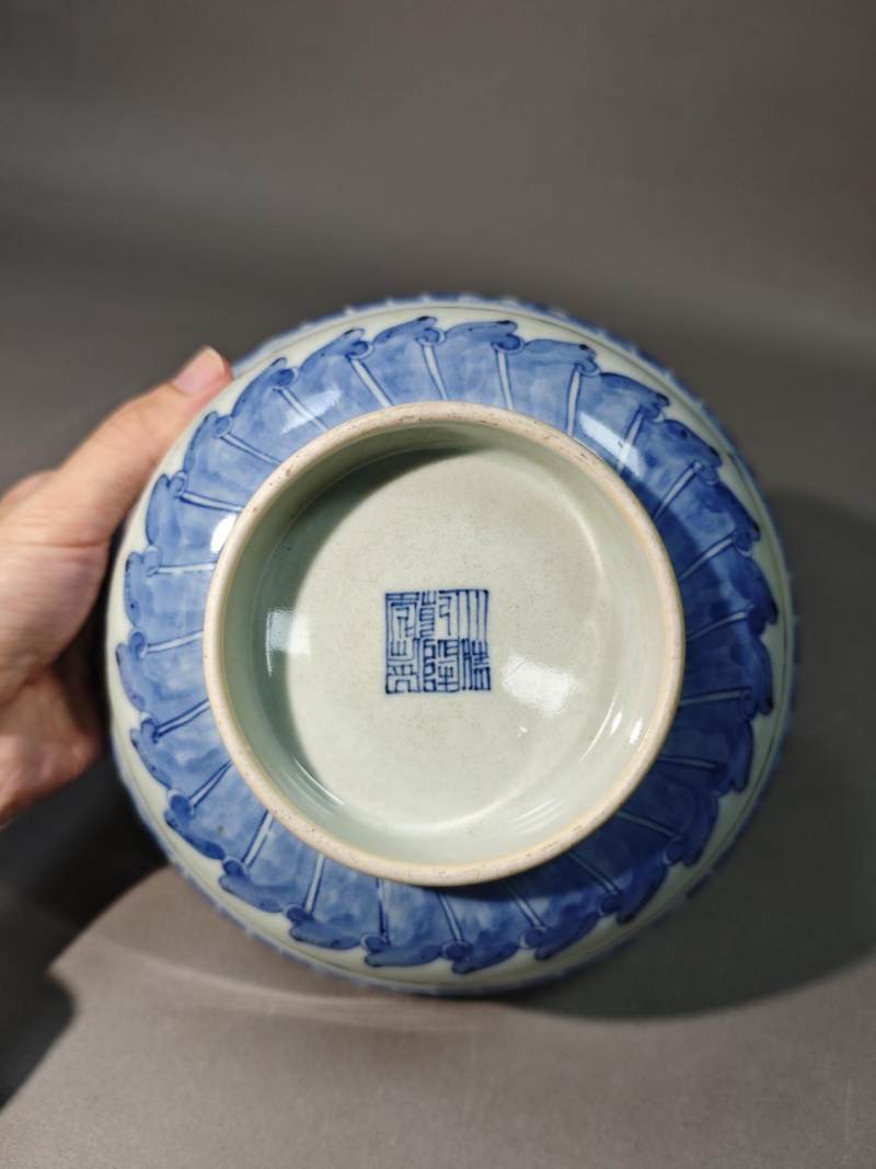    清乾隆 青花团龙纹碗 - 图6