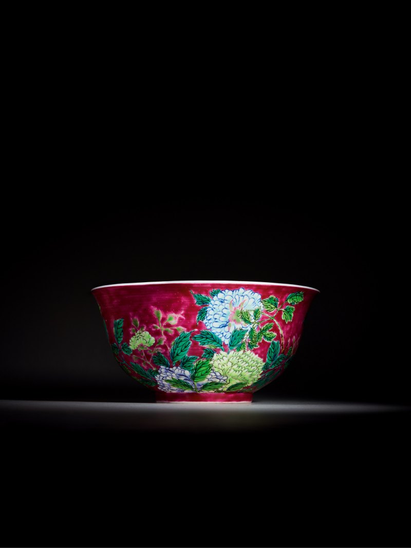 清康熙 御制磁胎画珐琅胭脂紫地牡丹纹碗 - 图4
