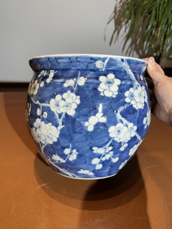 清晚期 青花留白冰梅纹卷缸 - 图5