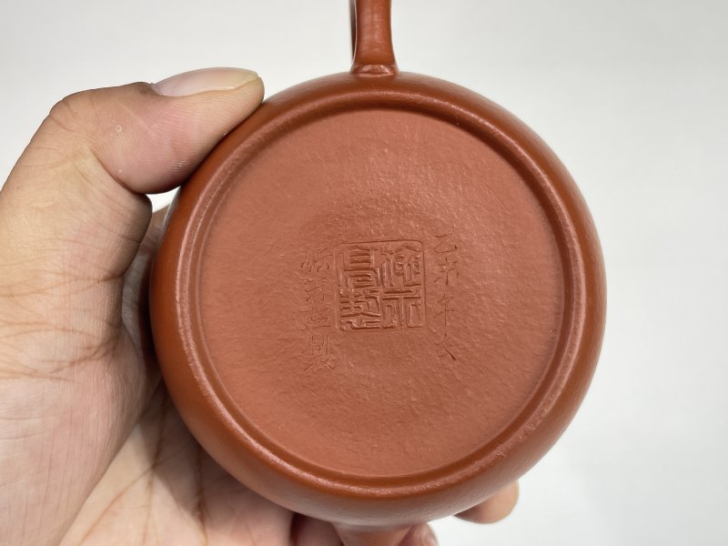 名家款紫砂壶一把 - 图4