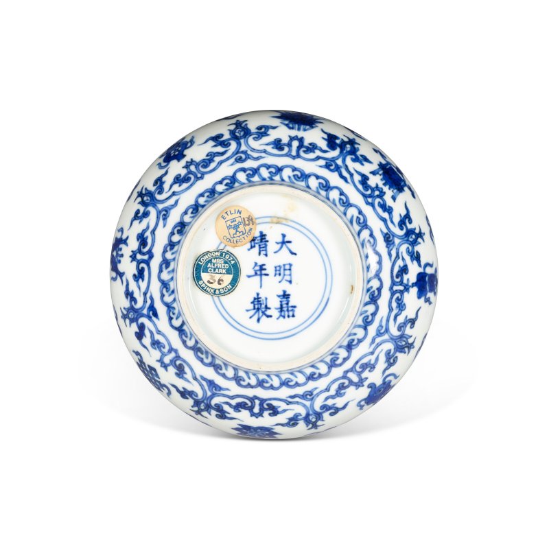 明嘉靖 青花八吉祥紋蓋盒 雙圈六字楷書款  JIAJING SIX-CHARACTER MARK IN UNDERGLAZE BLUE WITHIN A DOUBLE CIRCLE AND OF THE PERIOD (1522-1566) - 图2