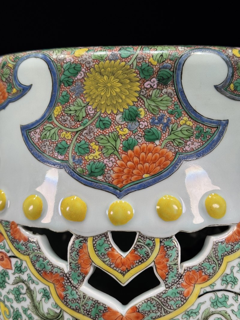 清康熙-雍正 五彩加粉彩缠枝花卉纹鼓凳 - 图21