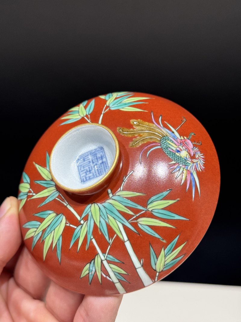 清道光 珊瑚红地粉彩凤鸣在竹盖碗一对 - 图12