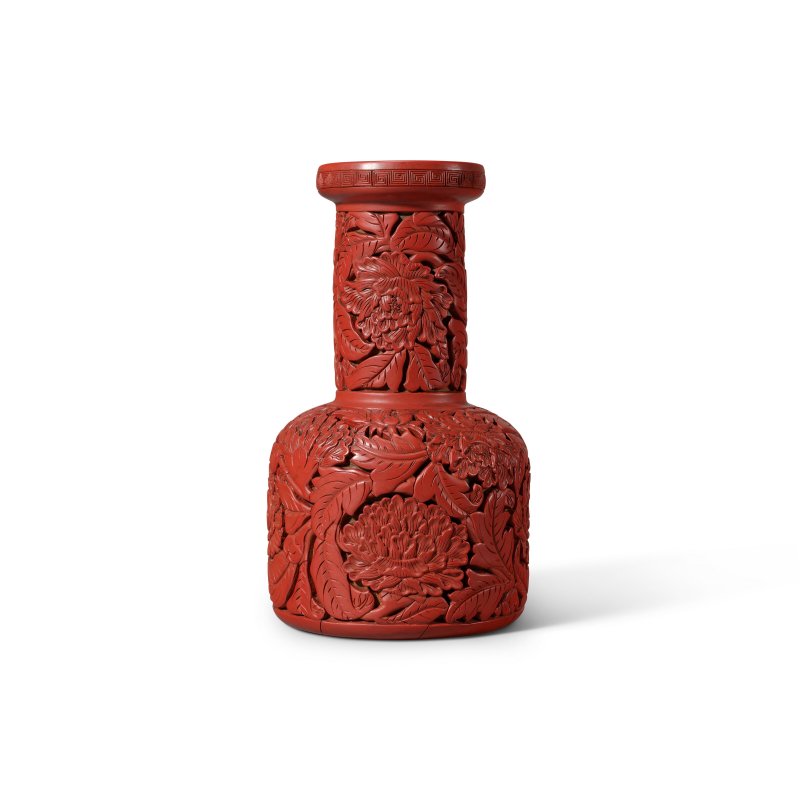 明永樂 剔紅纏枝花卉紋紙槌瓶 「大明永樂年製」針刻款  YONGLE INCISED SIX-CHARACTER MARK AND OF THE PERIOD (1403-1425) - 图3