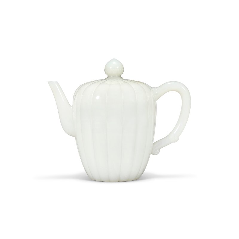 清乾隆 白玉瓜棱茶壺  QIANLONG PERIOD (1736-1795)