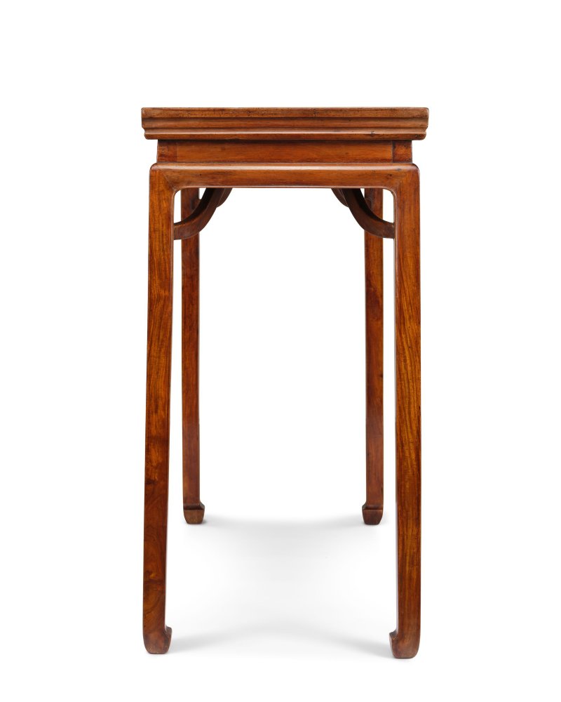 十七世紀　黃花梨有束腰霸王棖翹頭案 | A RARE HUANGHUALI HIGH-WAISTED SIDE TABLE, QIAOTOUAN - 图6