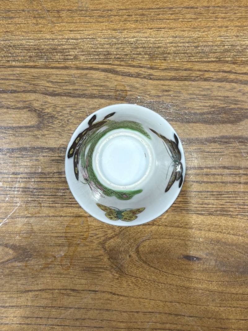    清道光 粉彩花蝶马蹄杯 - 图8