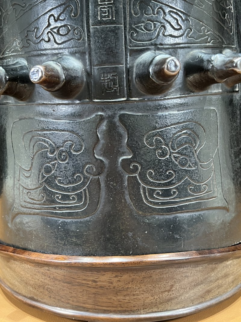 清雍正 仿古铜釉编钟形摆件 - 图6