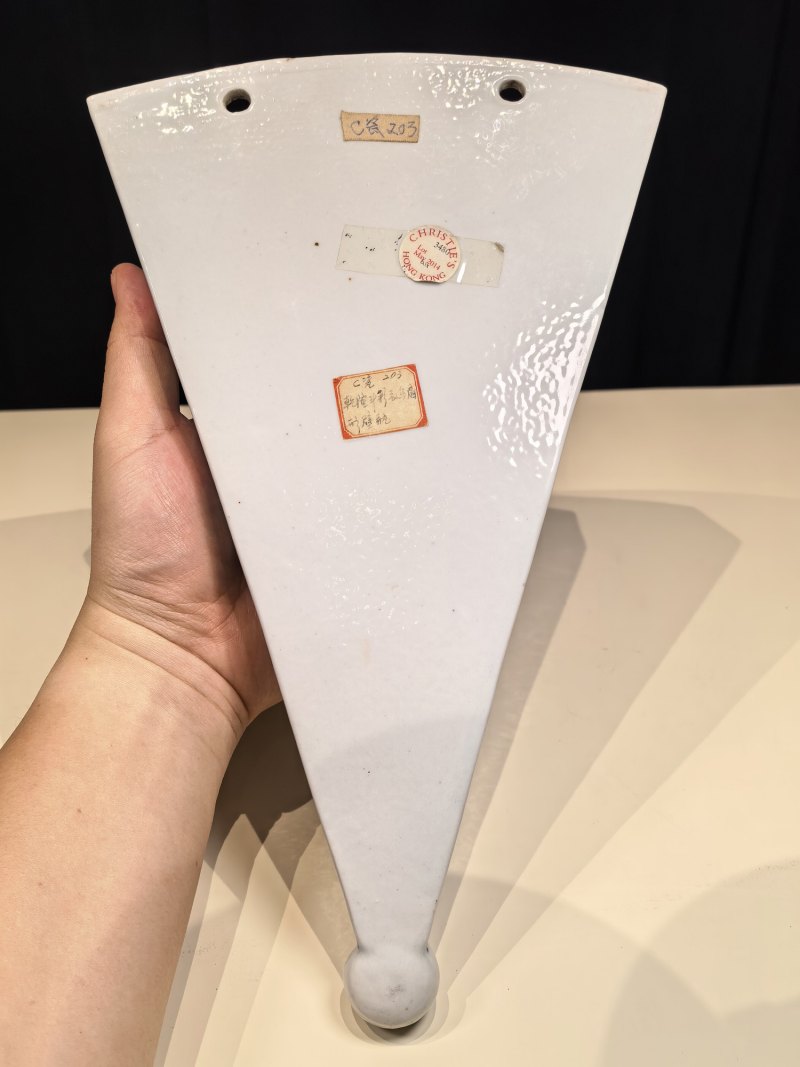 清雍正 斗彩竹雀松鼠葡萄图扇形壁瓶 - 图14