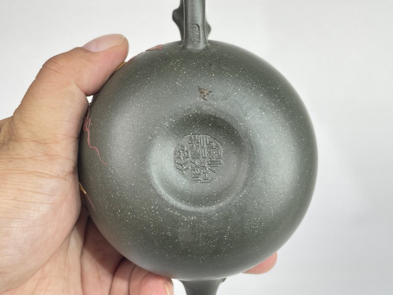 名家款紫砂壶一把 - 图4