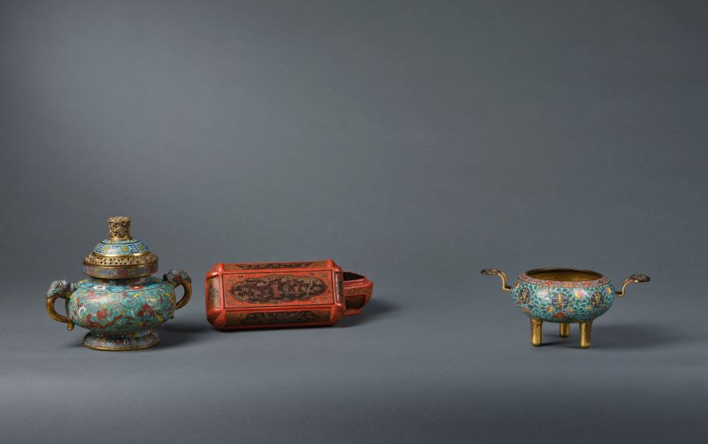 明萬曆　掐絲琺瑯穿芝螭紋龍耳香爐 | A VERY RARE IMPERIAL CLOISONNÉ ENAMEL 'CHILONG AND LINGZHI' INCENSE BURNER AND A COVER, GUI - 图12