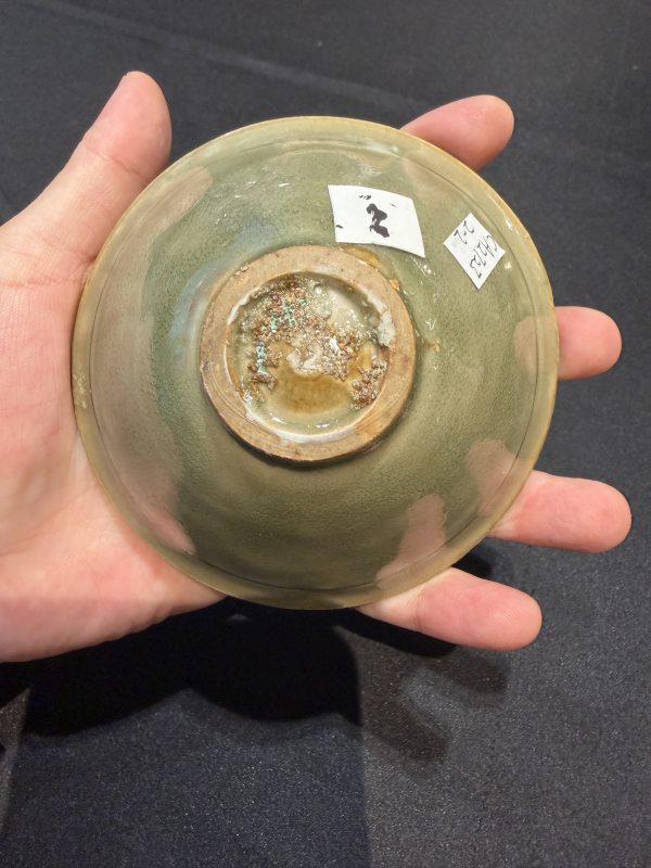 北宋耀州窯青釉剔刻滿池嬌圖斗笠茶盞一對 - 图16
