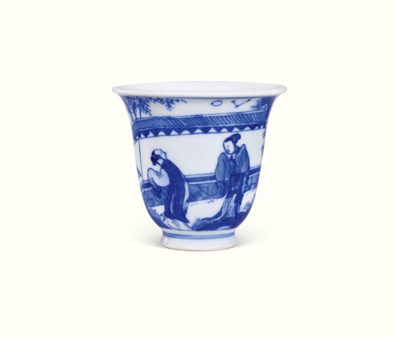清康熙 青花西厢记之崔莺莺听琴图铃铛杯 - 图2