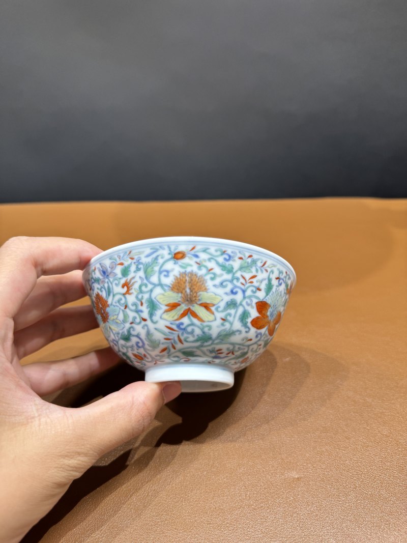 清雍正 斗彩缠枝花卉纹碗 - 图5
