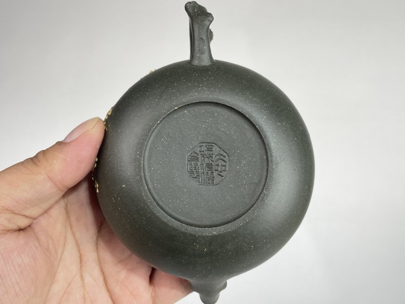 名家款紫砂壶一把 - 图5