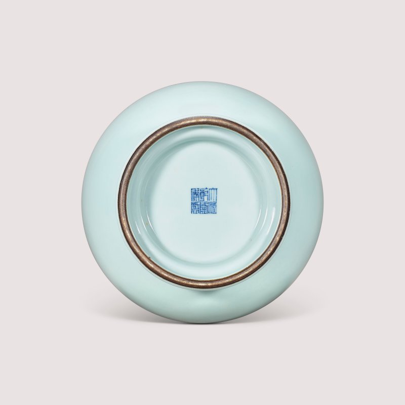 清乾隆 仿汝釉雙如意耳壺 六字篆書款  QIANLONG SIX-CHARACTER SEAL MARK IN UNDERGLAZE BLUE AND OF THE PERIOD (1736-1795) - 图3