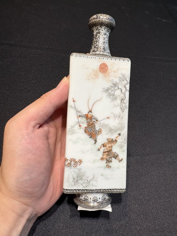民國汪曉棠 墨彩礬紅描金《水滸傳》人物故事瓶一對 - 图15