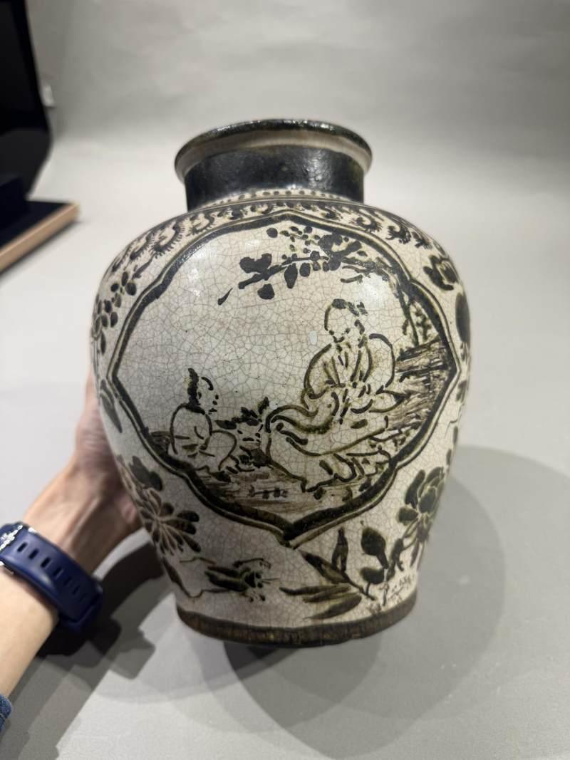    明 磁州窑褐彩开窗松下高士图罐 - 图3