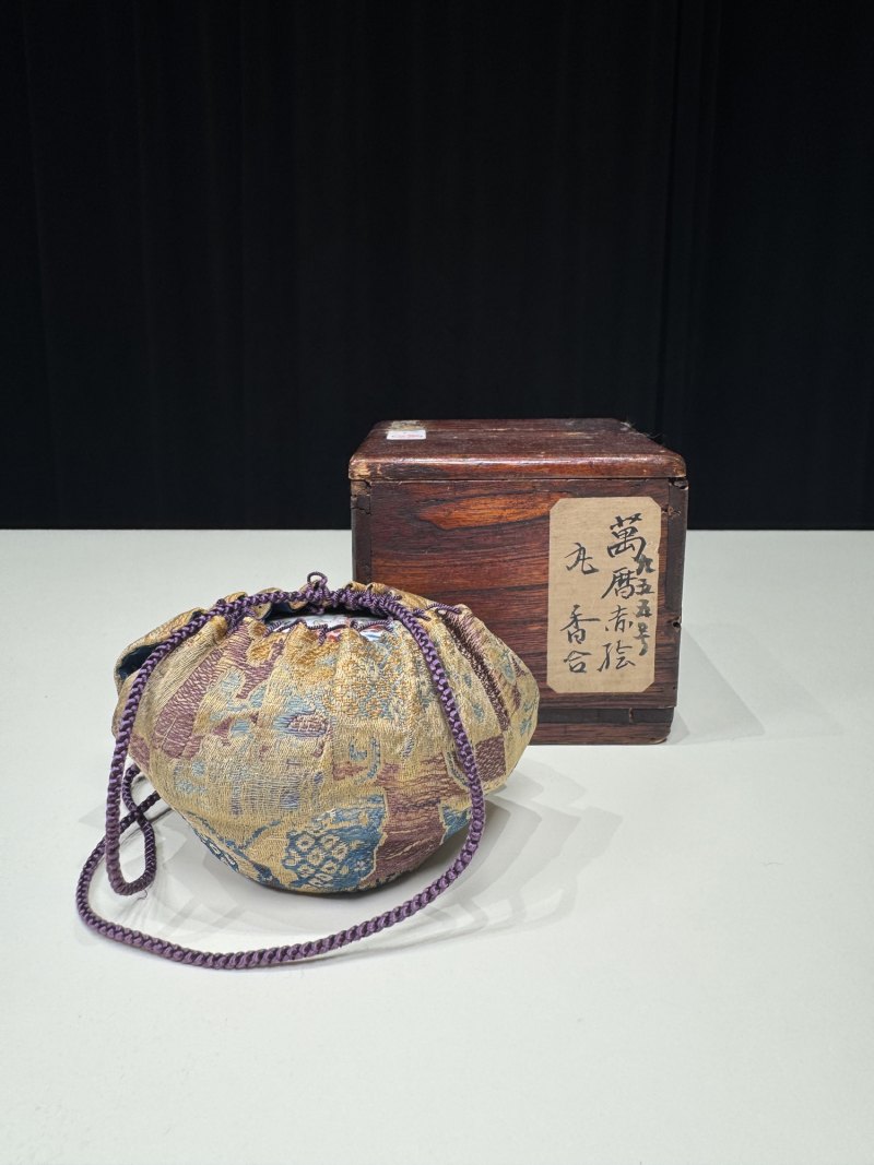 明万历 青花五彩张天师驱邪图小印盒 - 图4