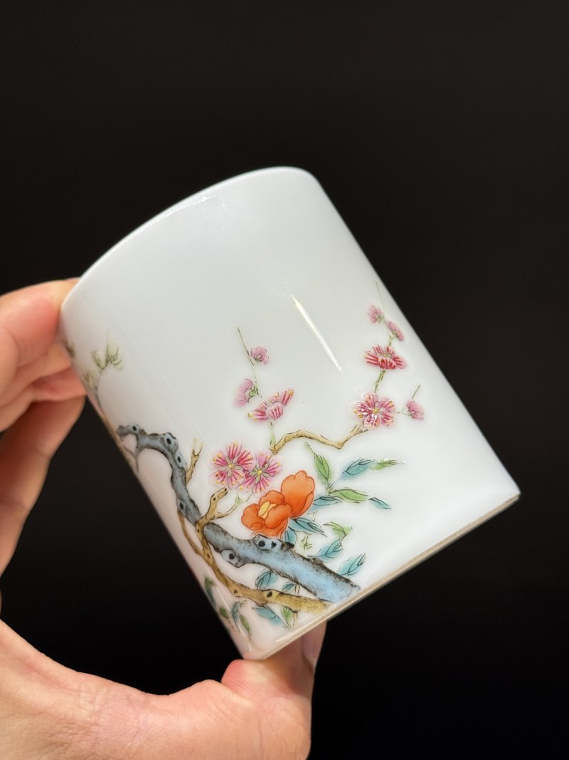 清 粉彩花卉纹笔筒 - 图5