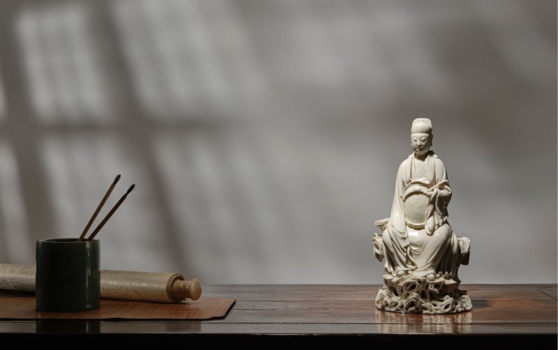十七世紀 德化白釉文昌帝君坐像 | A SUPERB DEHUA FIGURE OF WENCHANG - 图10