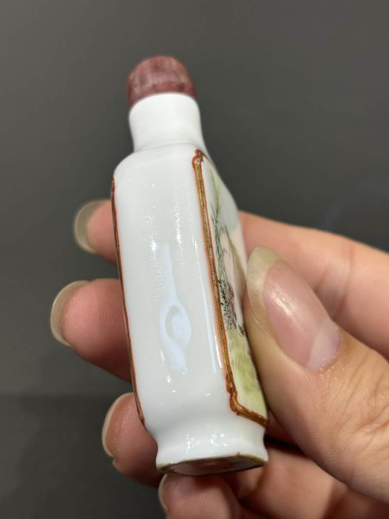    民国 瓷胎仿涅白料画珐琅彩芦雁图烟壶 - 图4