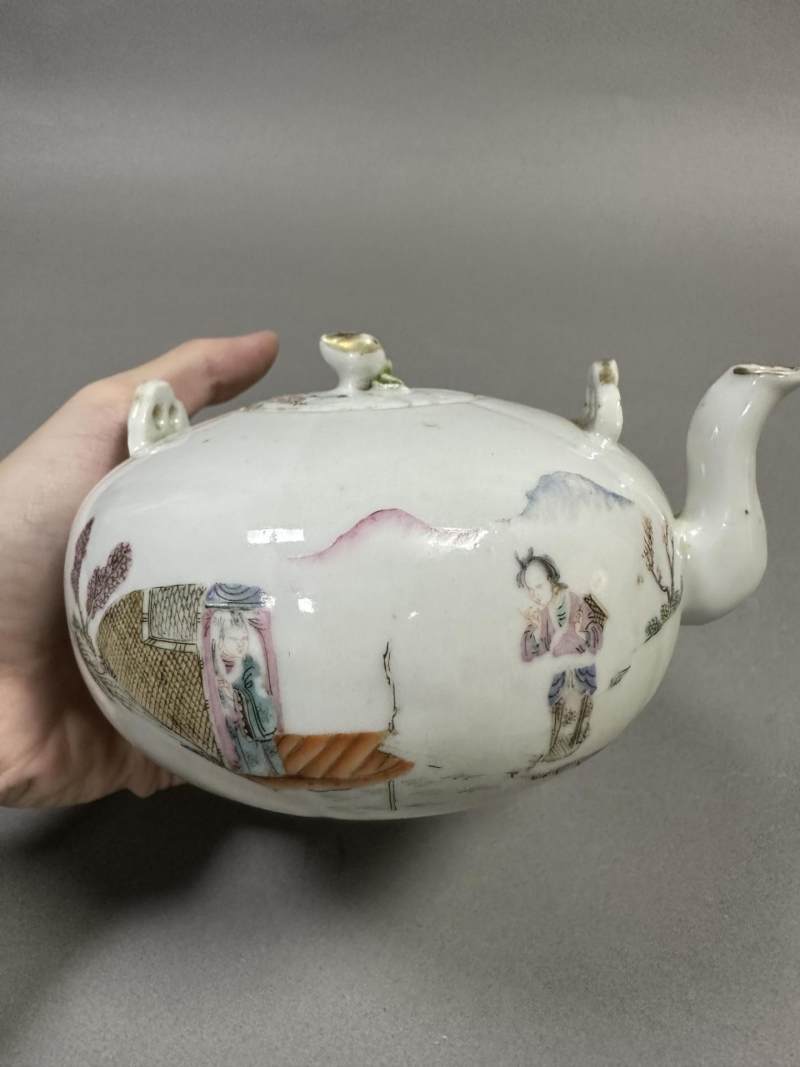    清同治 粉彩苗广义相面图南瓜壶 - 图5