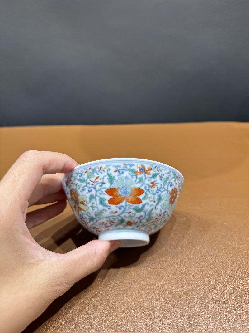 清雍正 斗彩缠枝花卉纹碗 - 图6