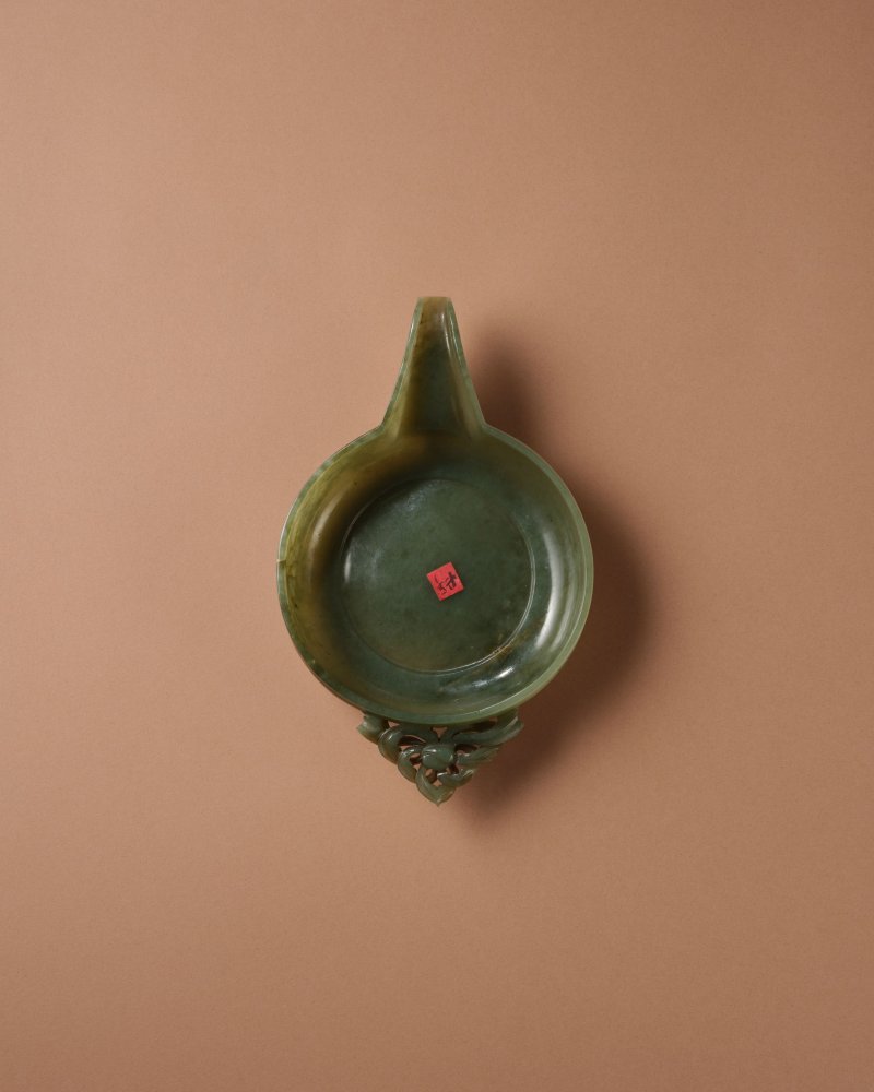 元　青玉匜 | AN IMPORTANT AND RARE GREEN JADE POURING VESSEL, YI - 图6