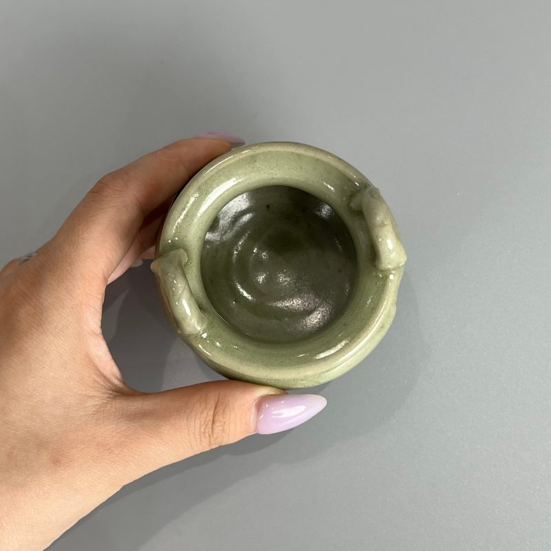 明代 龙泉窑青釉绳耳三足炉 - 图6