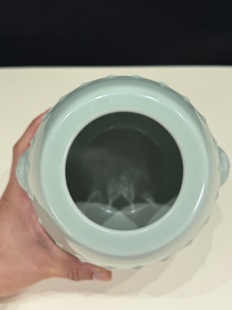 清乾隆 粉青釉铺首鼓钉罐 - 图9