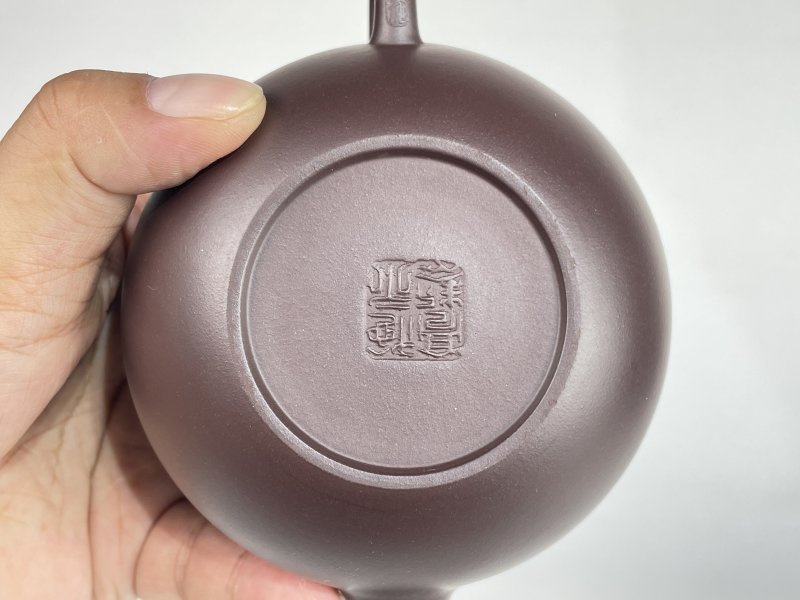 名家款紫砂壶一把 - 图5