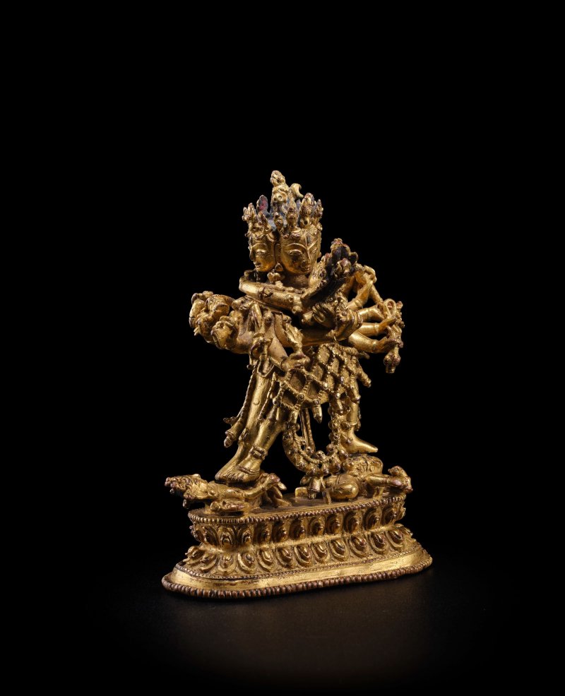 尼泊爾 十六世紀 銅鎏金勝樂金剛與金剛亥母像 | A GILT COPPER ALLOY FIGURE OF CHAKRASAMVARA AND VAJRAVARAHI - 图2