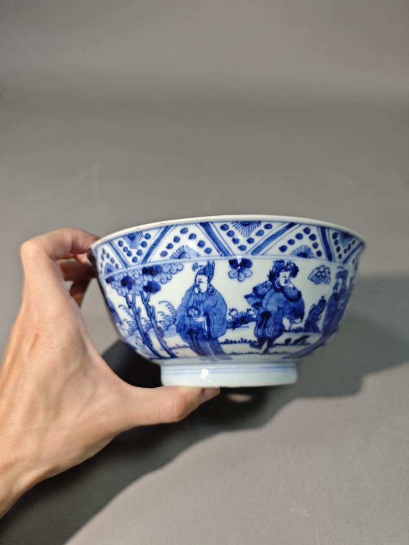    清雍正 青花八蛮献宝图碗 - 图4