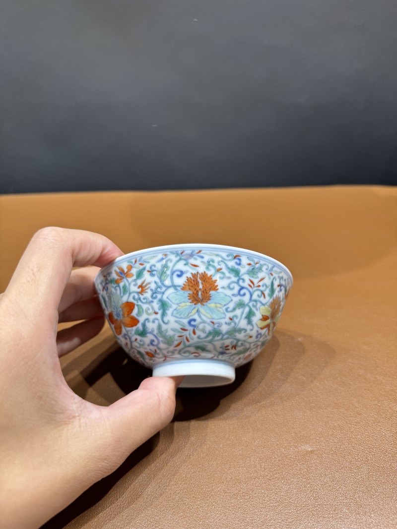 清雍正 斗彩缠枝花卉纹碗 - 图7
