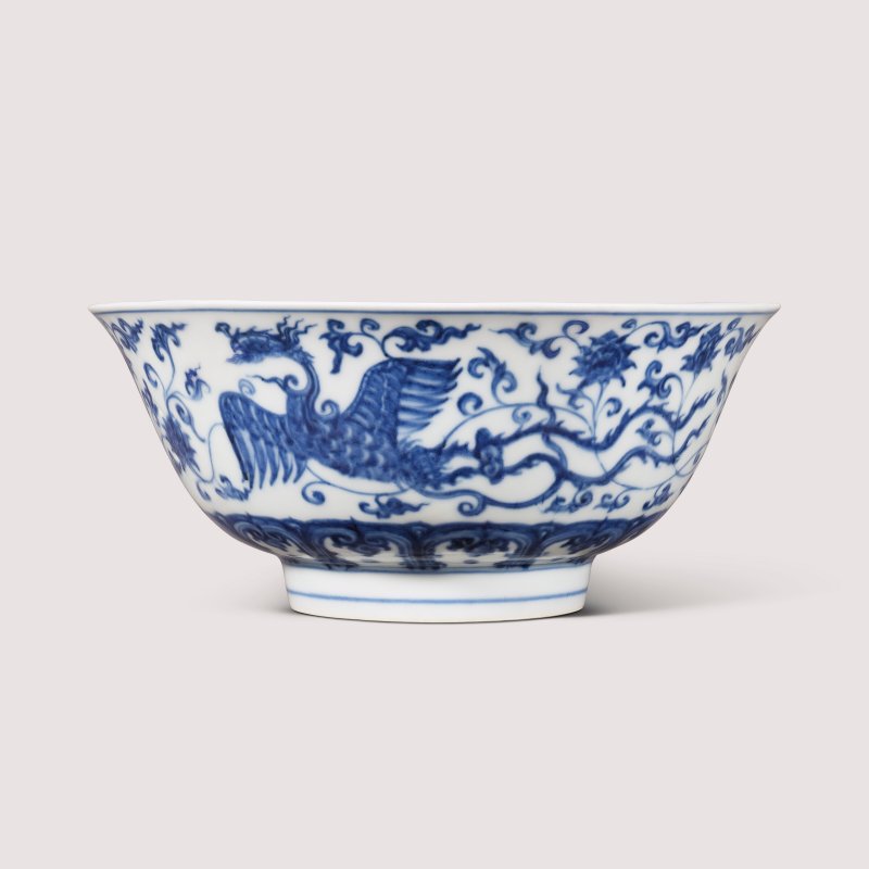 明成化 青花鳯穿蓮紋盌 雙圈六字楷書款  CHENGHUA SIX-CHARACTER MARK IN UNDERGLAZE BLUE WITHIN A DOUBLE CIRCLE AND OF THE PERIOD (1465-1487) - 图1