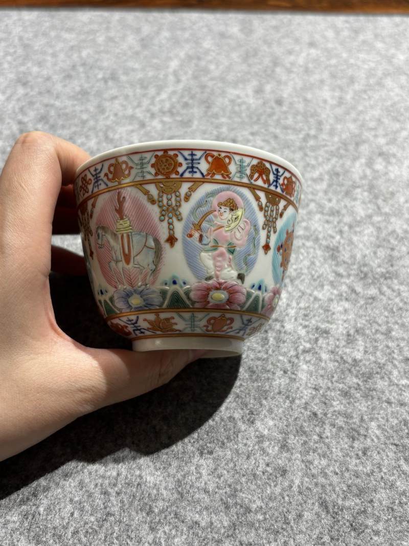    清咸丰 粉彩七珍八宝图杯 - 图2