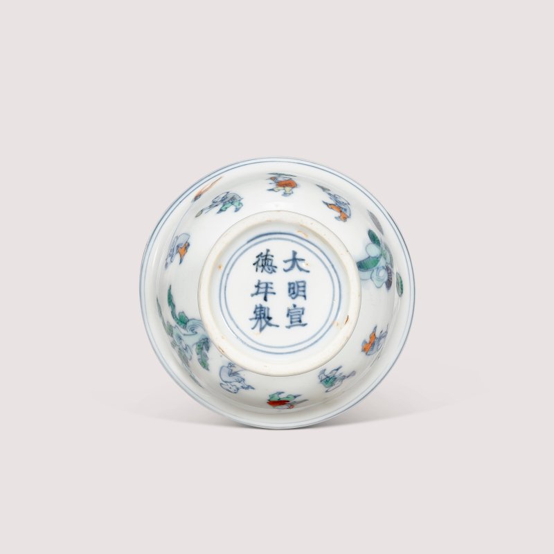 清順治/康熙 鬥彩嬰戲圖小高足盃  SHUNZHI-KANGXI PERIOD (1644-1722) - 图3