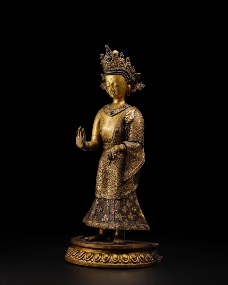 尼泊爾 十八世紀 銅鎏金及錘揲燃燈佛像 | A CAST AND REPOUSSE GILT COPPER ALLOY FIGURE OF DIPANKARA BUDDHA - 图2