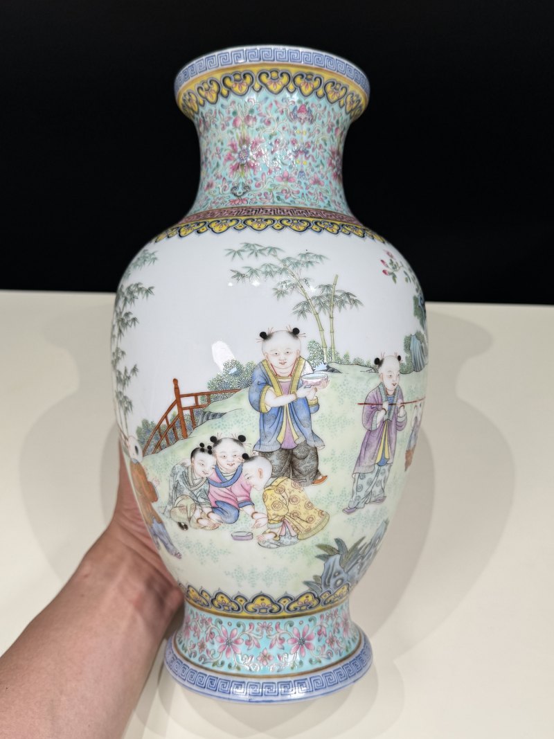 民国 粉彩婴戏图瓶 - 图4