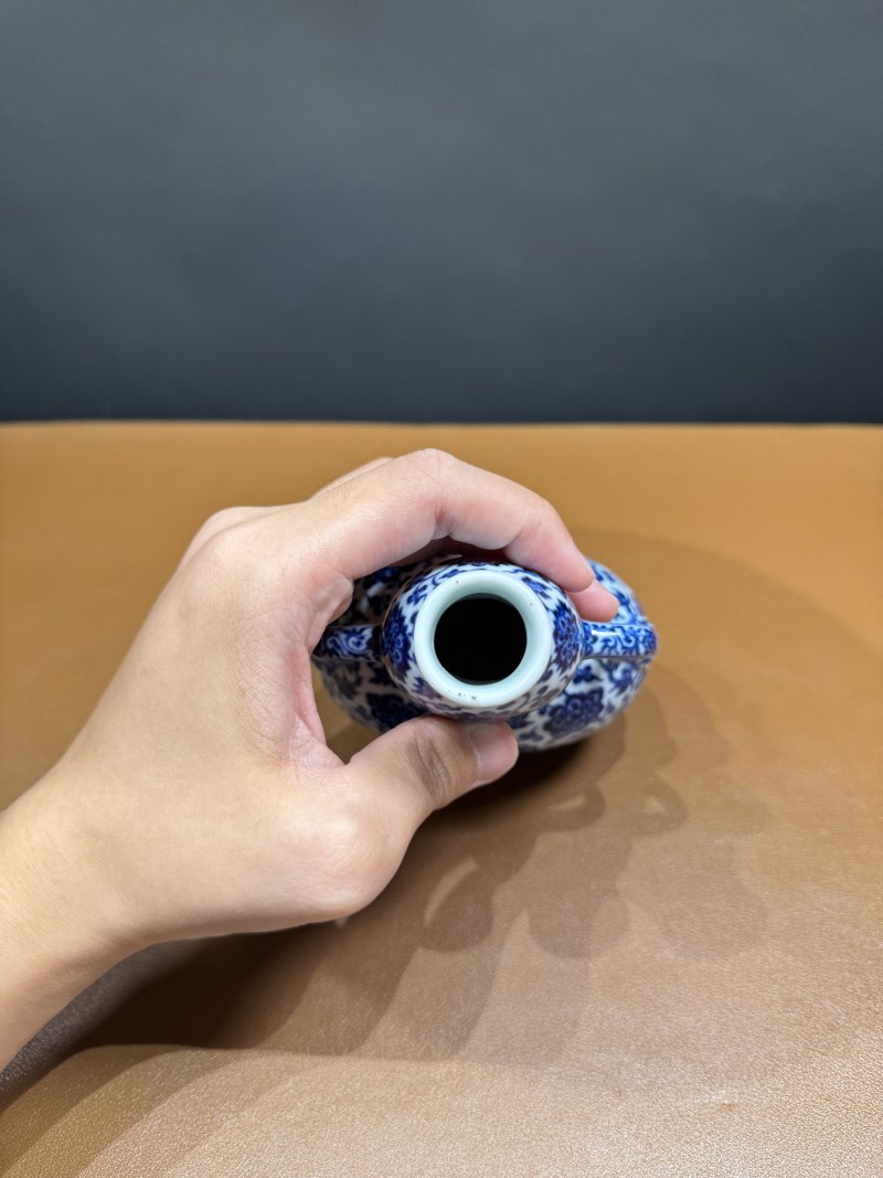 清乾隆 青花团寿纹绶带葫芦扁瓶 - 图10