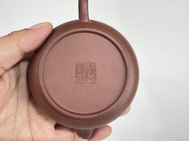 名家款紫砂壶一把 - 图4